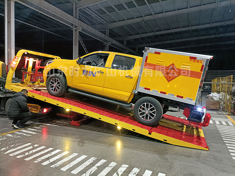 FCB-1無軌爆破器材運輸車發(fā)往河南