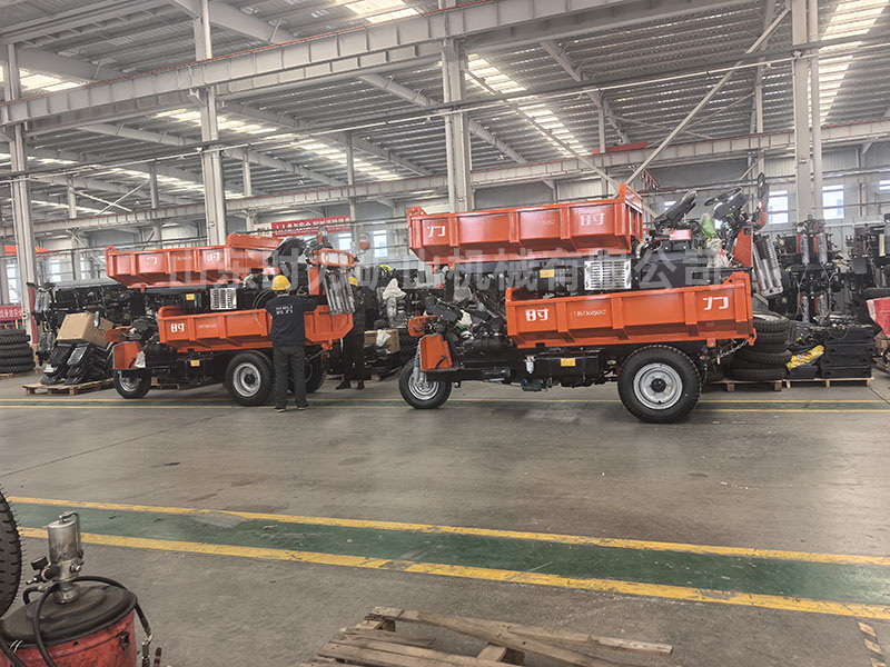 12臺傳動軸柴油三輪卸車出口柬埔寨